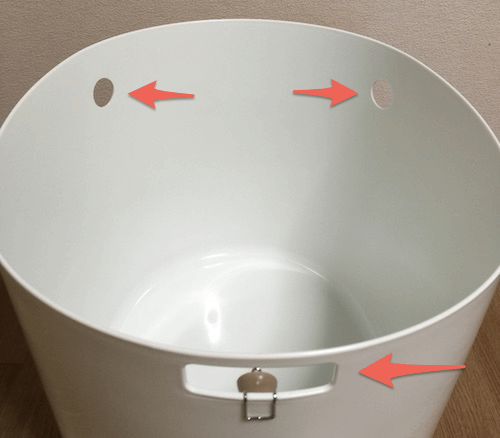 トイレ本体にはフタをはめ込むためのくぼみが3箇所ある