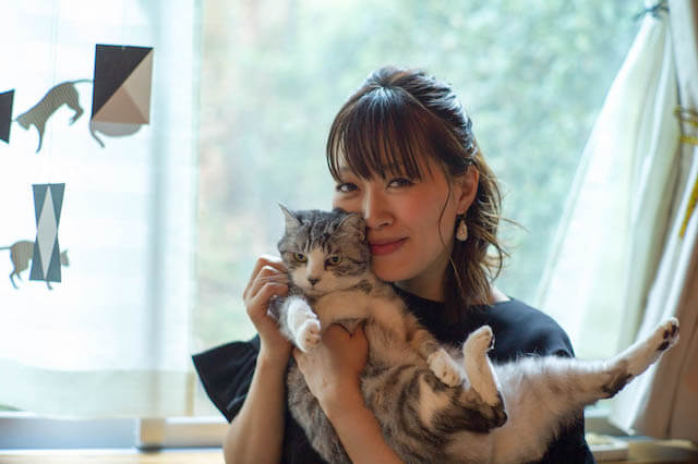 坂本美雨さんと愛猫のサバ美