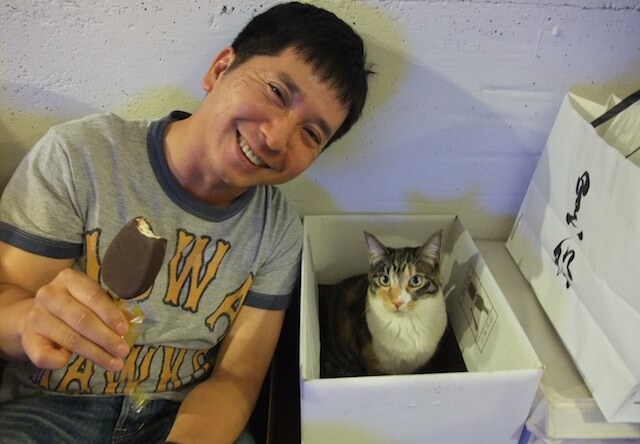 爆笑問題・田中裕二さんと猫のツーショット