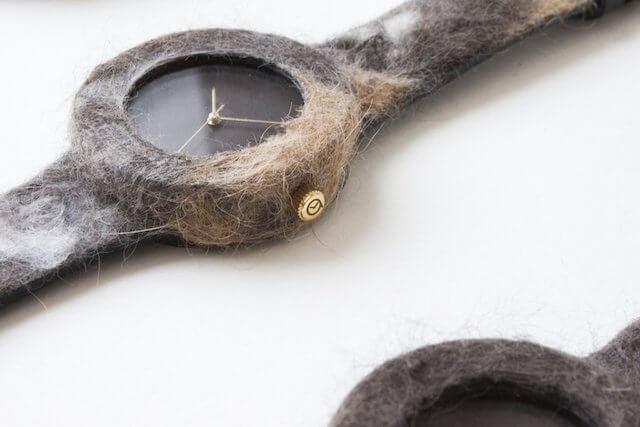 モフモフの猫の毛で出来た時計