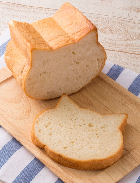 ベーカリー＆カフェ・ブルージンのネコ型食パン「いろねこ食パン」