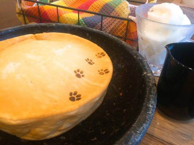 猫カフェ蔵之助のしっぽの石焼パンケーキ