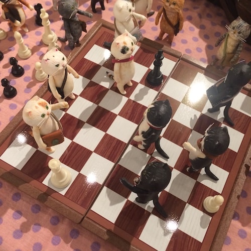 「どやねこ」をチェスの駒に見立てた作品