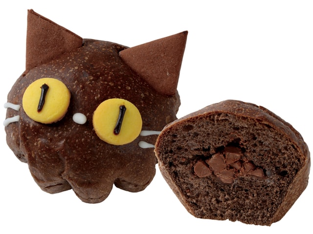 手作りパン専門店HOKUOのハロウィン限定商品、黒猫のココアパン「黒にゃんこ」