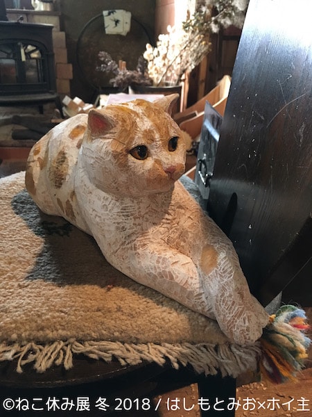 はしもとみおさんが彫刻した、人気猫「ホイップ」の木彫り作品2