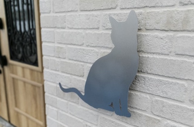 玄関ドアの横にある猫型シルエット by necofino(ネコフィーノ)