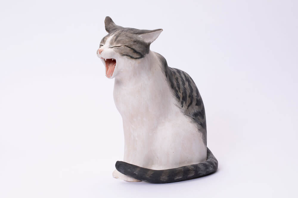  三谷和花（美術学部 彫刻専攻３年）が制作した猫の彫刻「bless」準猫大賞 受賞作品