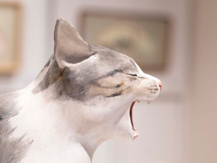 東京芸大の学生や教員らが制作、猫のアート作品を展示＆販売する「藝大の猫展」