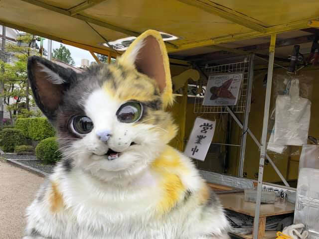 鳥取に出没する猫の焼き芋屋さんが話題に オーダーメイドで猫スーツも制作するニャ Cat Press キャットプレス