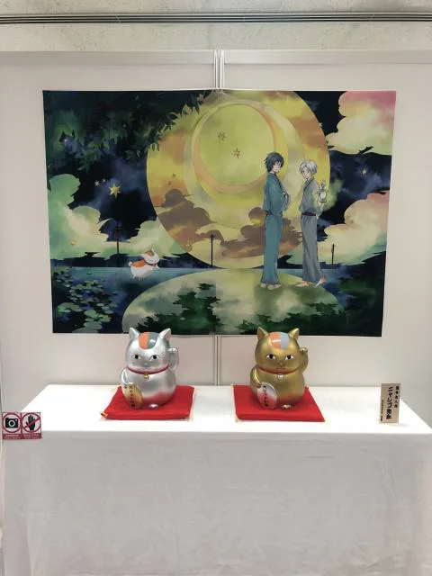 ニャンコ先生のゴージャスな招き猫も展示中にゃ！夏目友人帳の複製原画