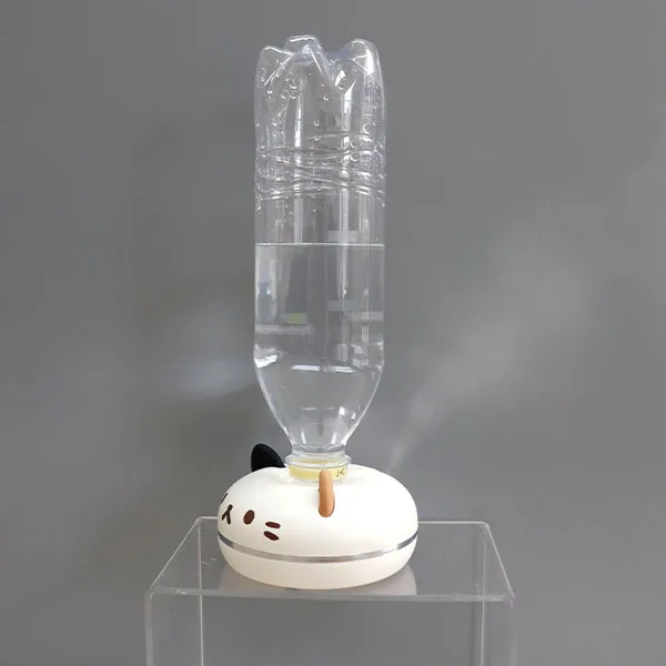 これは猫ドーナツ…ではなく猫型ポータブル加湿器！ペットボトルで給水