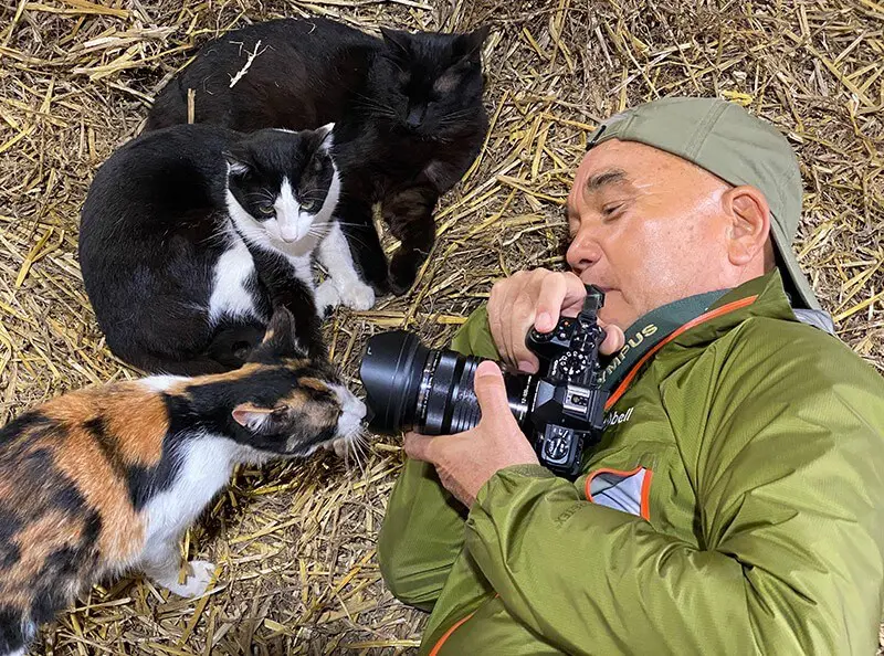 岩合さんの新作ネコ写真展がスタート 北海道とミャンマーで暮らすネコ家族の写真110点を展示 Cat Press キャットプレス