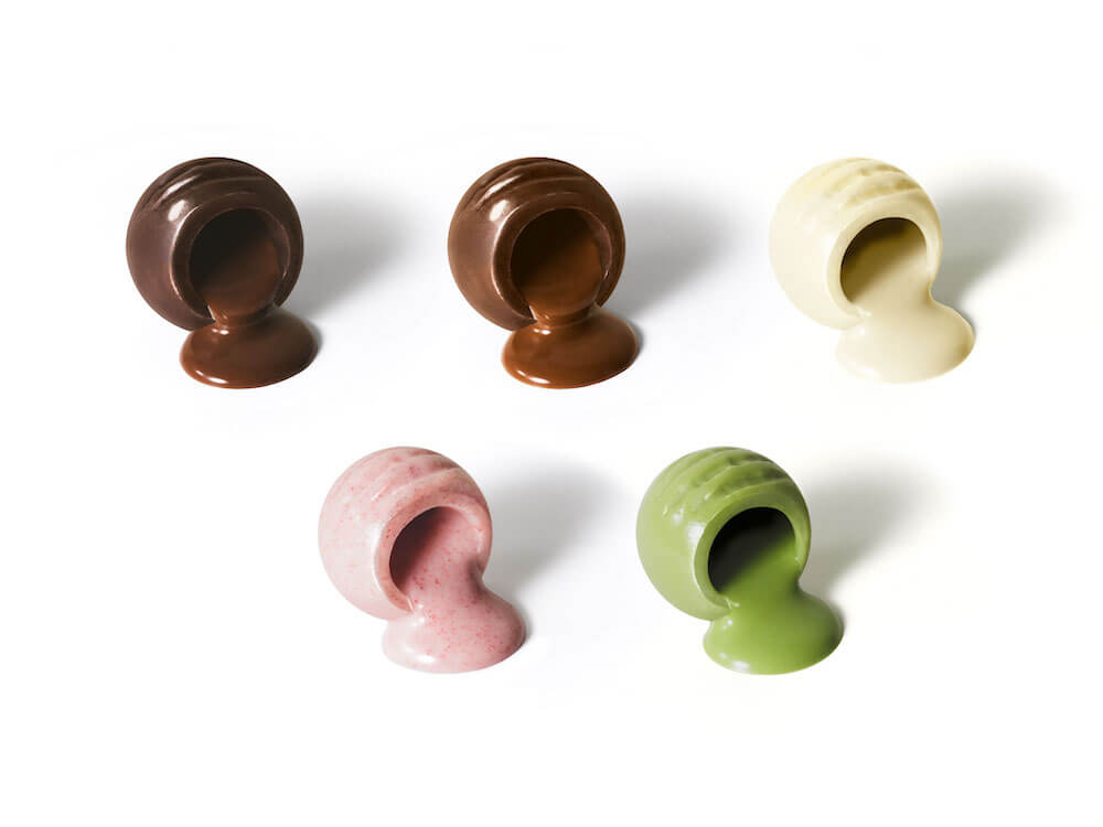 5種類のチョコレート（ミルク、ホワイト、ストロベリー、抹茶）中身がとろけ出るイメージ by CACAOCAT（カカオキャット）