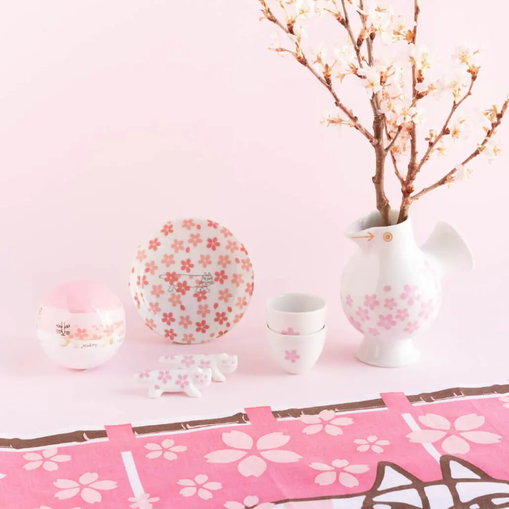 猫のマイキーが春らしいピンク色に お花見気分を味わえるリサ ラーソンの桜デザイングッズ8選 Cat Press