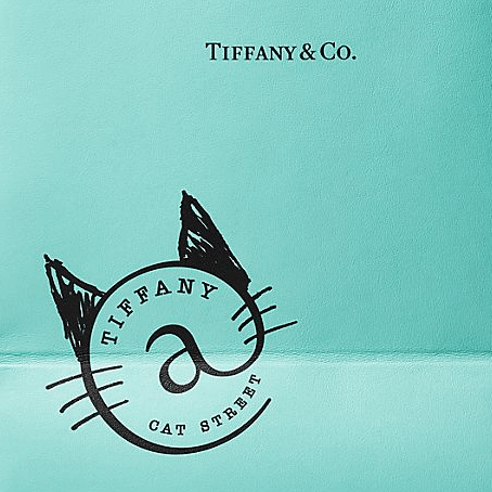 レザーバッグにデザインされている「ティファニー@キャットストリート」の猫ロゴマーク