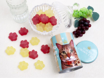かわいい肉球型のフルーツグミが猫スイーツブランドから発売！缶容器はペン立てにも使えるニャ