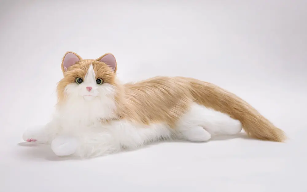 まるで本物みたい！鳴き声やしっぽの動きが変化する猫型ロボット、新色