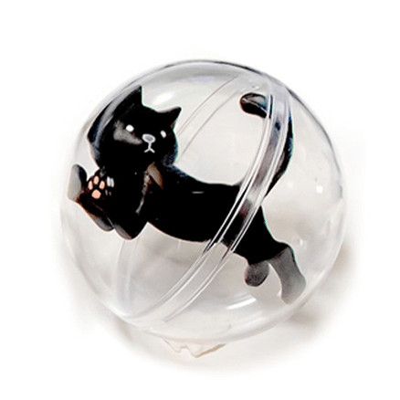 カプセル容器に入れたまま飾る猫のフィギュア「あかにゃい」黒猫