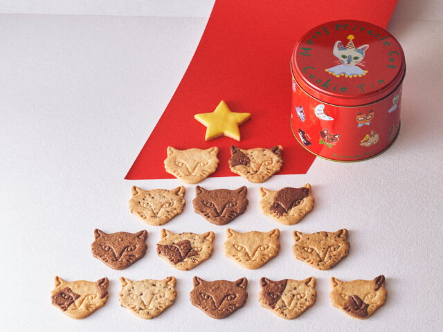 坂本美雨さんらが考案した人気の猫クッキー缶、真っ赤なクリスマスバージョンが限定発売を開始
