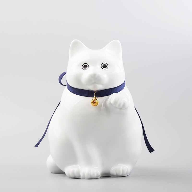 肥前吉田焼の招き猫型貯金箱（ホワイトカラー） by KataKoto（カタコト）