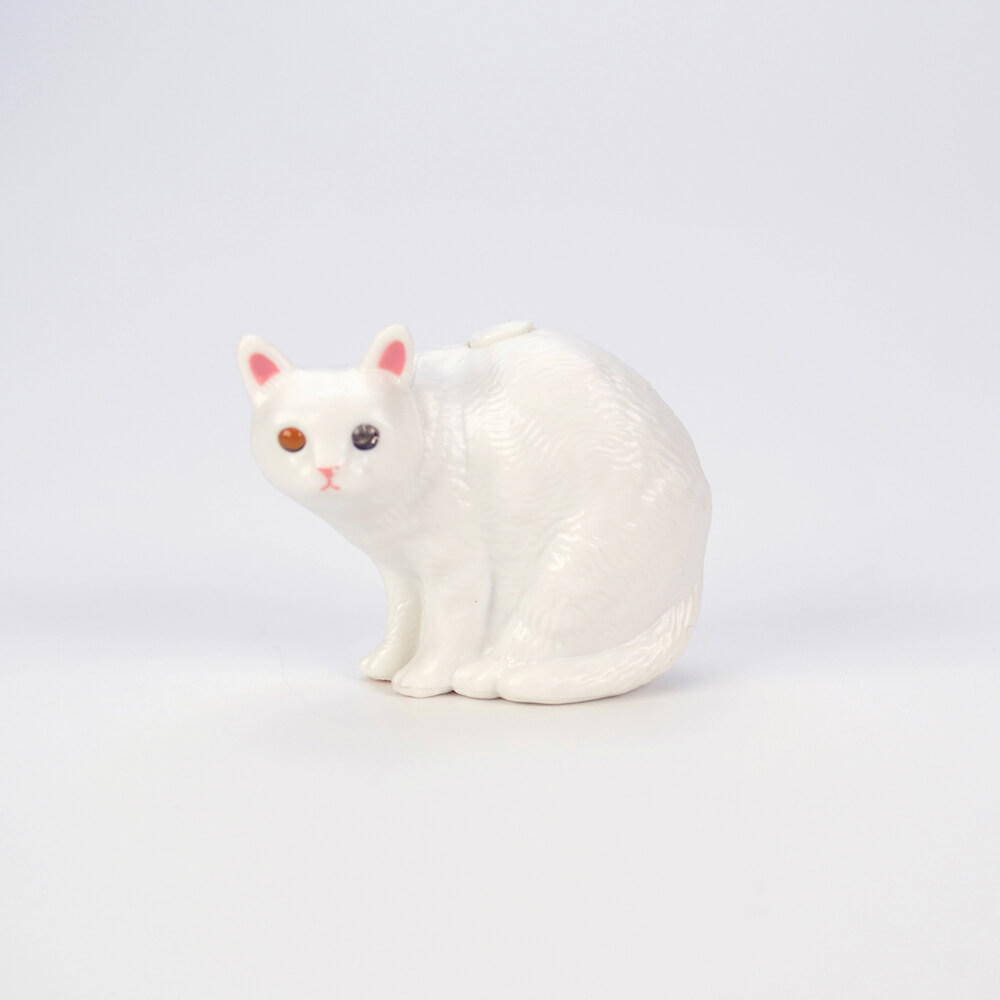 カプセルトイフィギュア「暗闇の猫達」白猫の製品イメージ