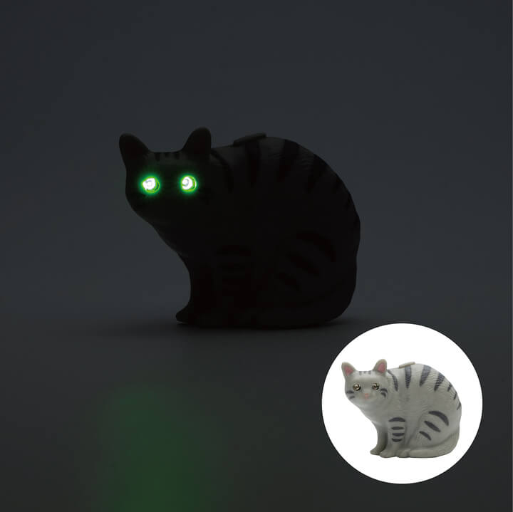 カプセルトイフィギュア「暗闇の猫達」サバトラ猫の目を光らせたイメージ