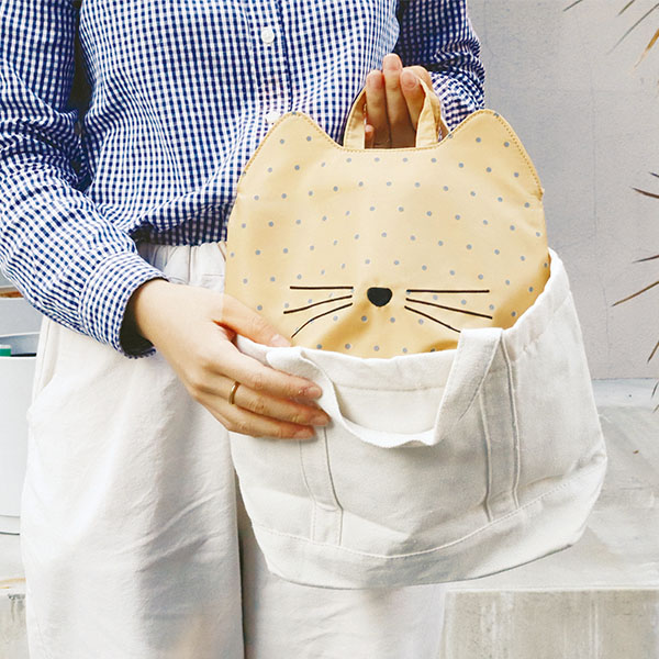 ネコ型のバッグインバッグ「TOTONOINBAG(トトノインバッグ）を通勤バッグに入れるイメージ