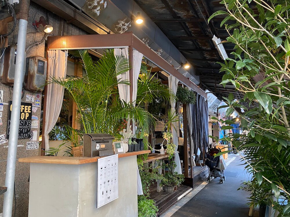 築地場外市場にある國助カフェ（kunisuke cafe）の店舗外観・入り口イメージ