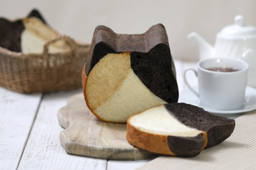 ネコ型の高級食パン「ねこねこ食パン」