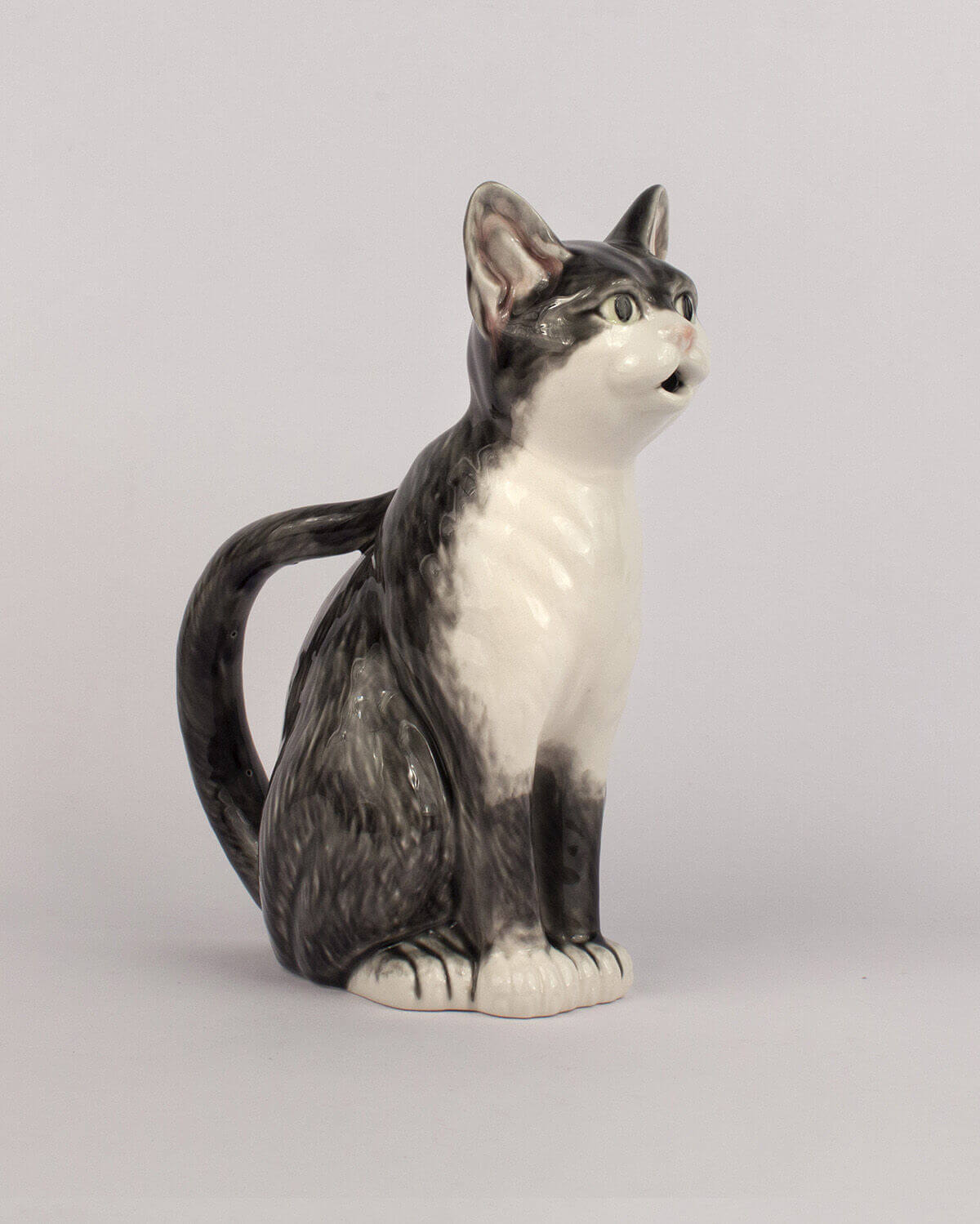 猫をモチーフした陶器ピッチャー by Bordallo Pinheiro (ボルダロ・ピニェイロ)製