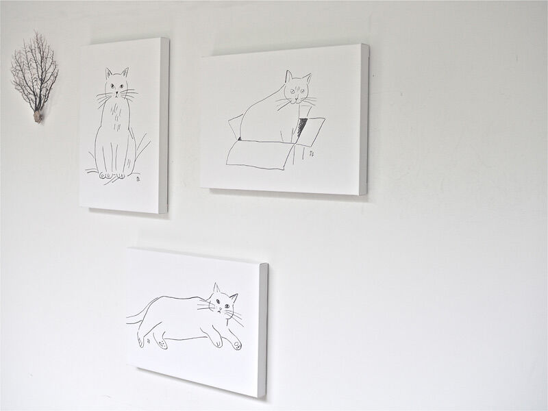 落合恵の猫イラスト「Domestic Cat 01」を飾ったイメージ