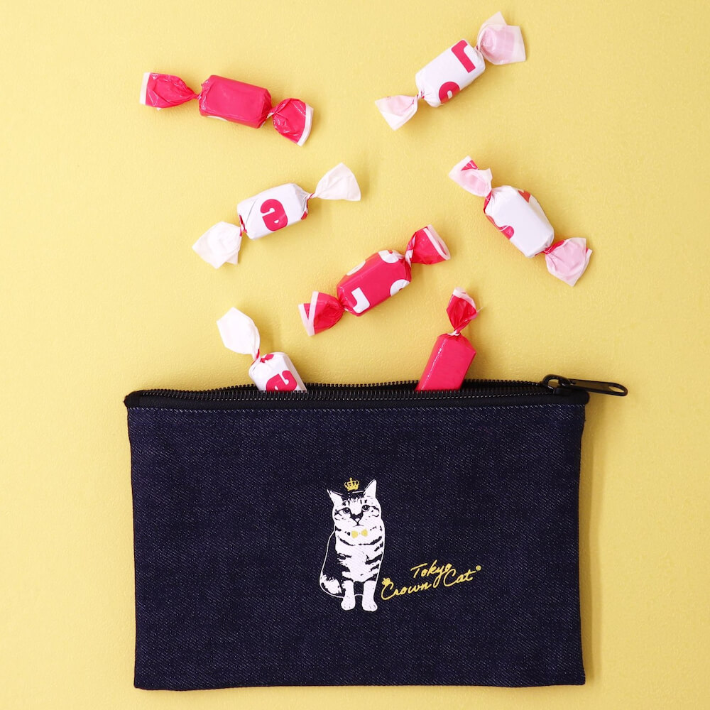 TOKYO CROWN CATの新商品「林檎バターキャラメル」に付属するデニムポーチ