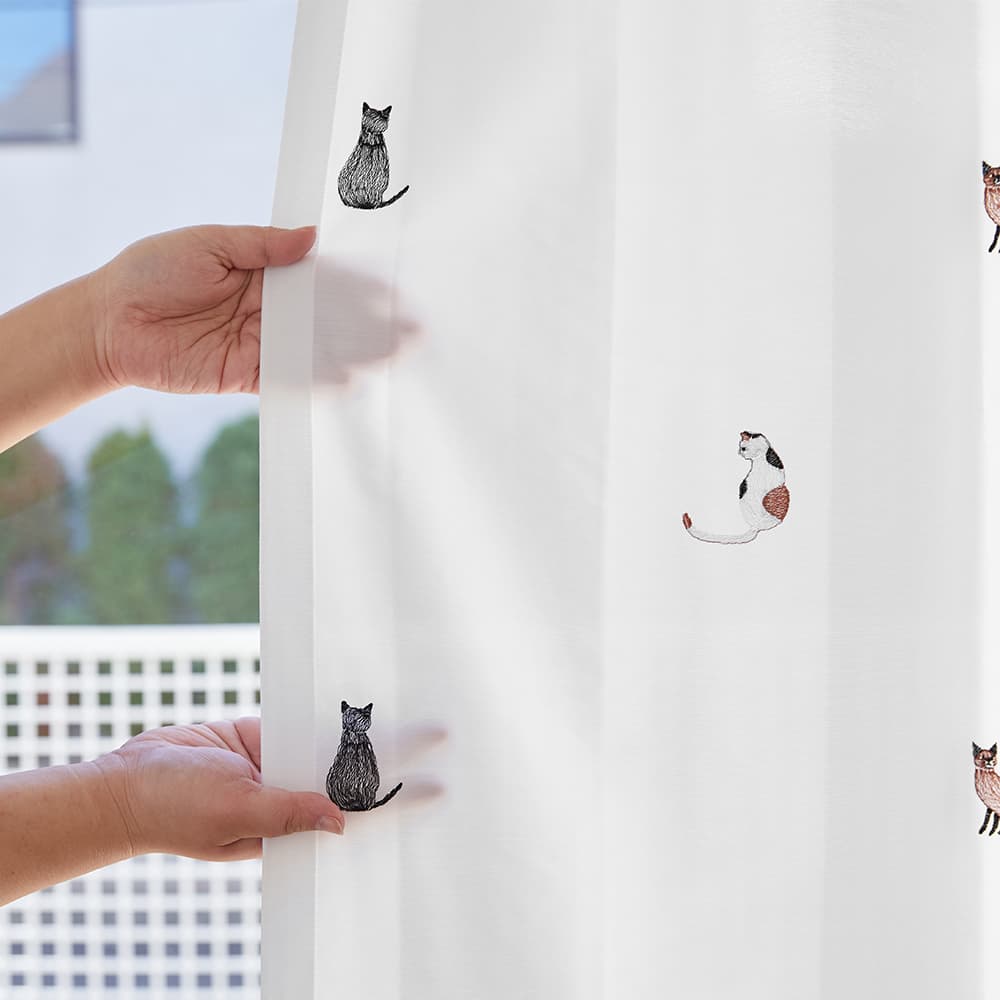 遮像効果で透けにくく外から室内が見えにくい猫の刺繍入りレースカーテン「ミャオウ」
