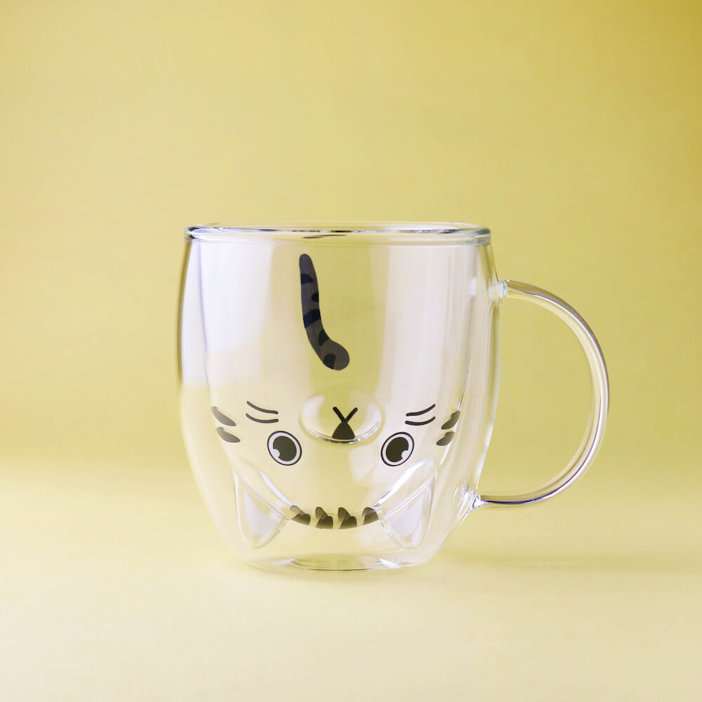 空っぽの状態のトラ猫デザインのダブルウォールグラス by GOODGLAS（グッドグラス）