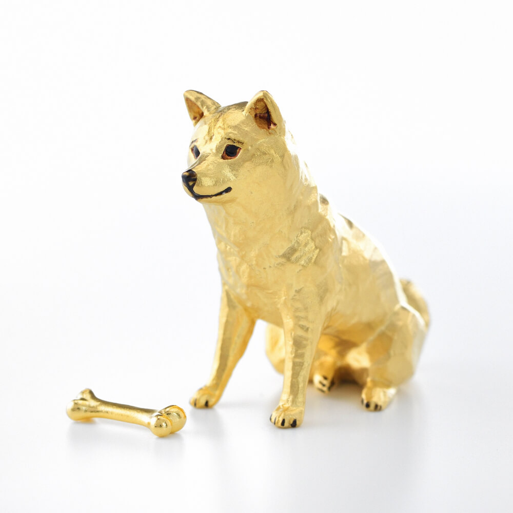 犬と骨の純金オブジェ by はしもとみお ×GINZA TANAKA（ギンザタナカ）共同製作