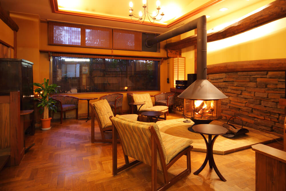 ホテルアジール・奈良のロビーにある暖炉