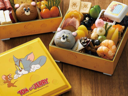 重箱の中にはあの猫キャラクターも♪ お正月が盛り上がりそうな「トムとジェリー」のおせちが登場