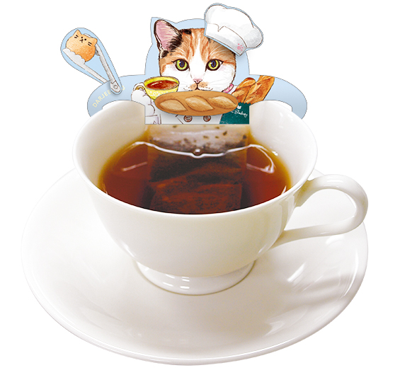 猫型ティーバッグ「キャットタウン（CAT TOWN）」をカップに入れたイメージ