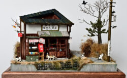 猫がいる昭和レトロな風景をジオラマで再現、造形作家・りゅうざぶさんの個展が11月より開催