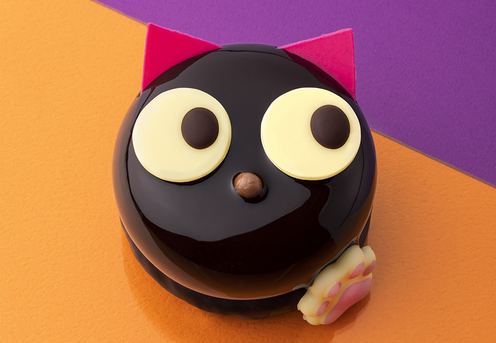 ハロウィン限定の猫型ケーキ「黒猫ショコラ」商品イメージ by BUTTER STATEsバターステイツ