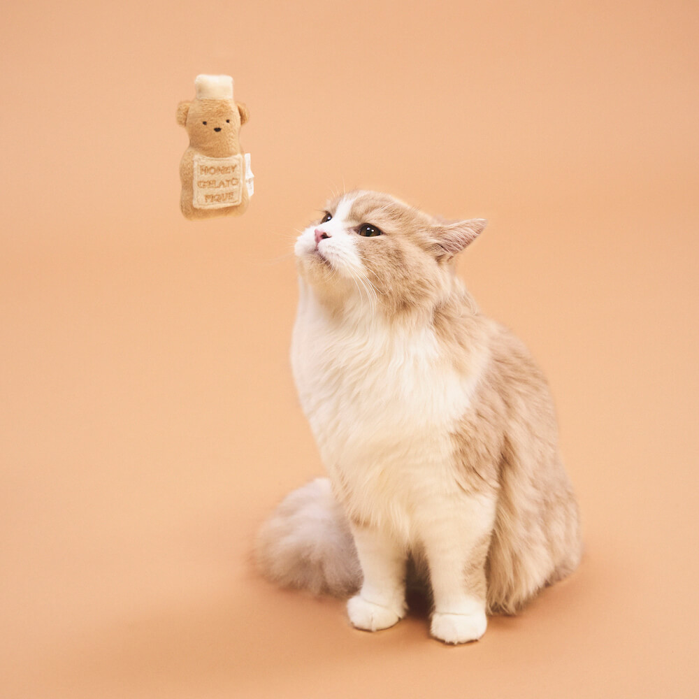 パンケーキをモチーフにした猫用のおもちゃ「パンケーキシリーズトイ（ネコ用）」 by GELATO PIQUE CAT&DOG（ジェラート ピケ キャット&ドッグ）