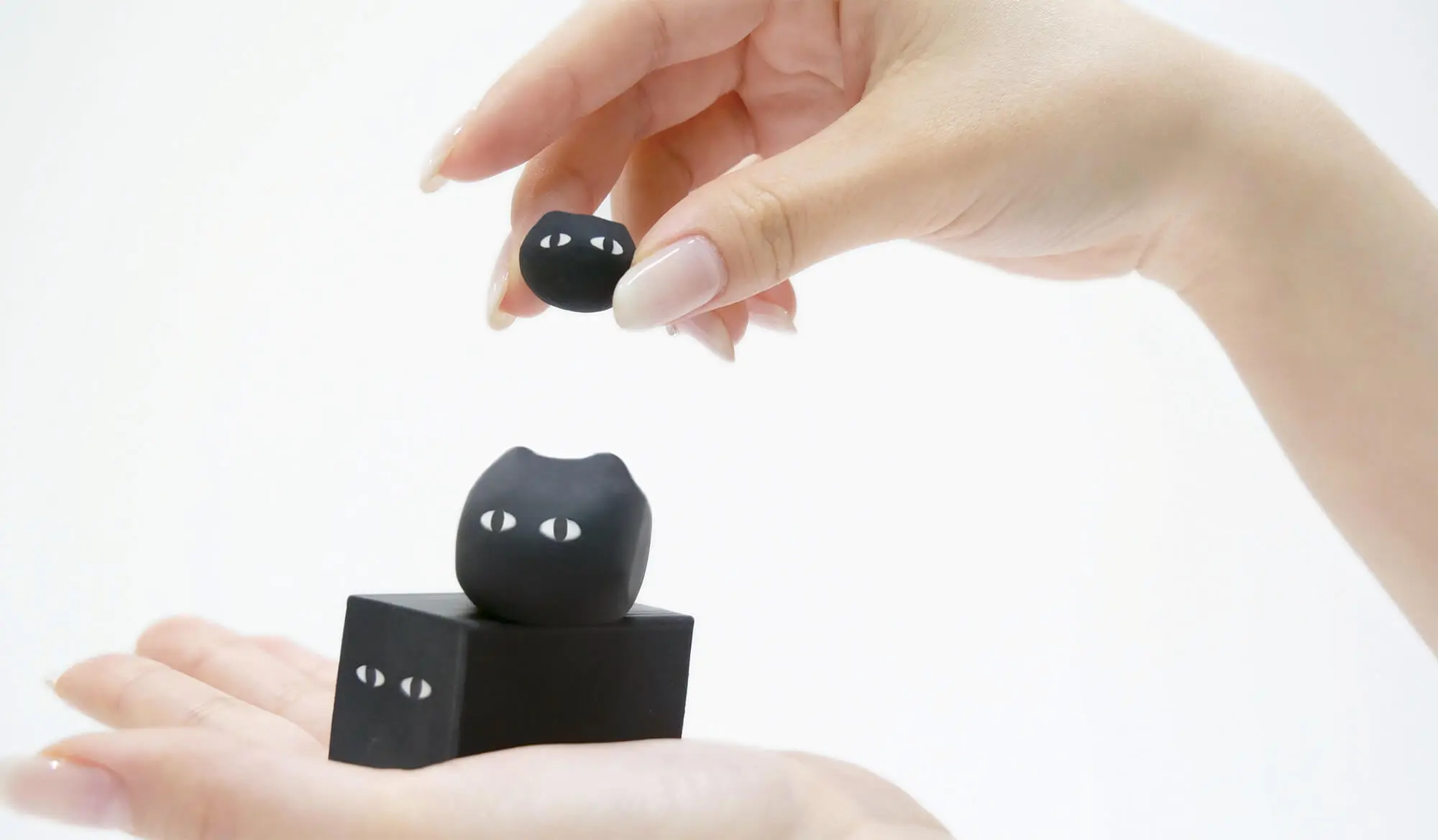 これは画期的！消せば消すほど黒猫の形に変えられる消しゴム『ネコゴム