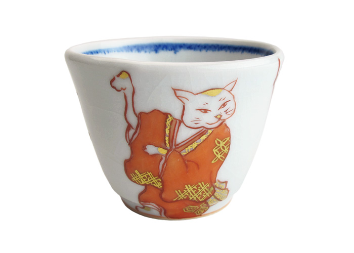 陶芸家の八木美詠子さんが制作した京焼・清水焼の「招き猫カップ」