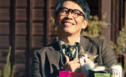 生瀬勝久が子猫を抱っこするショットも！広瀬すず主演の映画『水は海に向かって流れる』から新たなキャラクター写真が公開