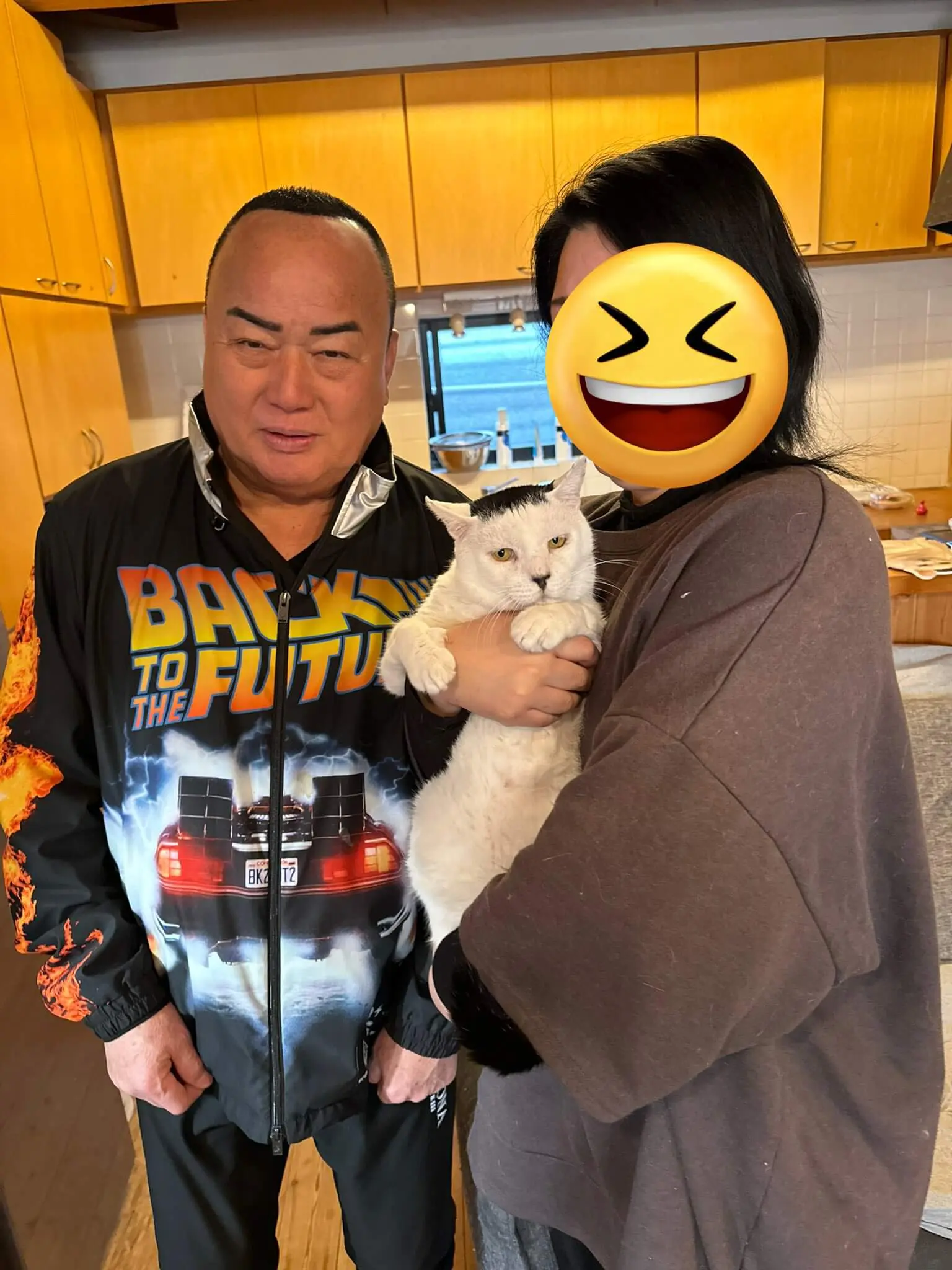 奇跡のご対面】細川たかし師匠に激似の猫ちゃん、なんとご本人が家に